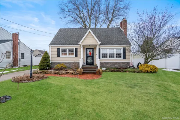$579,999 | 36 Lakewood Avenue, Ronkonkoma, NY 11779