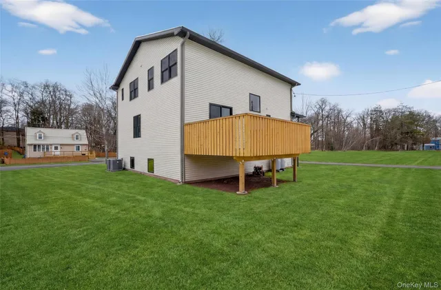 a view of a house with a backyard