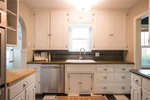 $430,000 | 600 East 72 Terrace, Kansas City, MO 64131