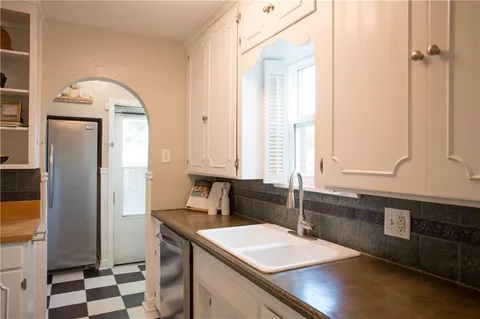 $430,000 | 600 East 72 Terrace, Kansas City, MO 64131