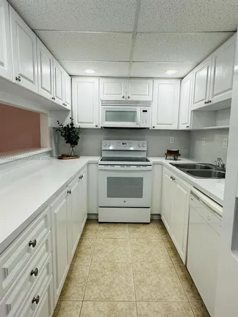 $3,000 | 984 West 40th Street, Unit 2, Hialeah, FL 33012