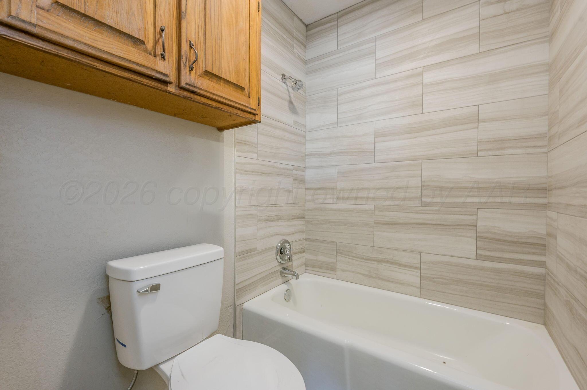 6000 Hampton Drive Amarillo, TX 79109 - Photo 12 of 19 a bathroom with a toilet and bathtub