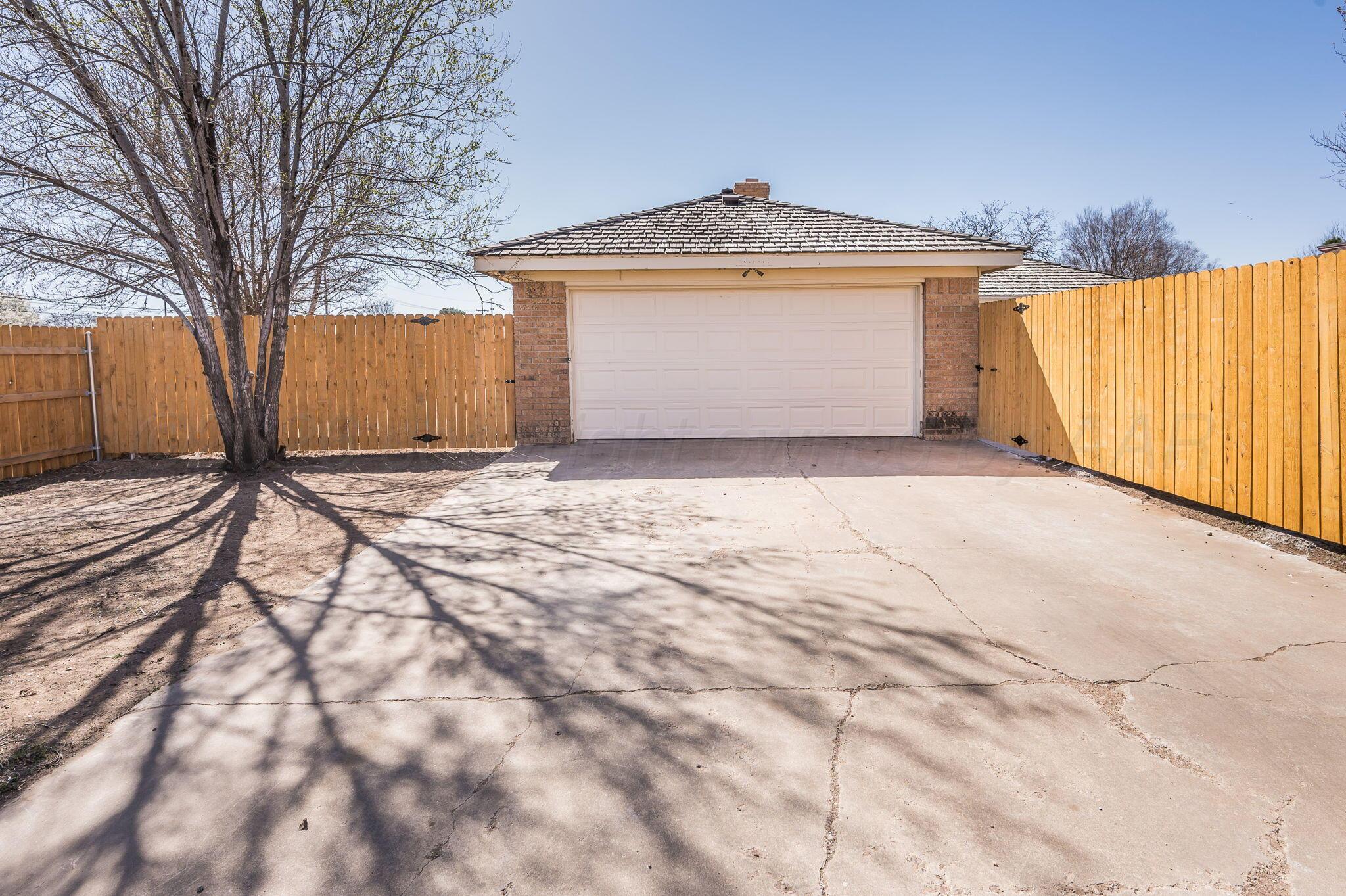 6000 Hampton Drive Amarillo, TX 79109 - Photo 18 of 19 a view of backyard of house