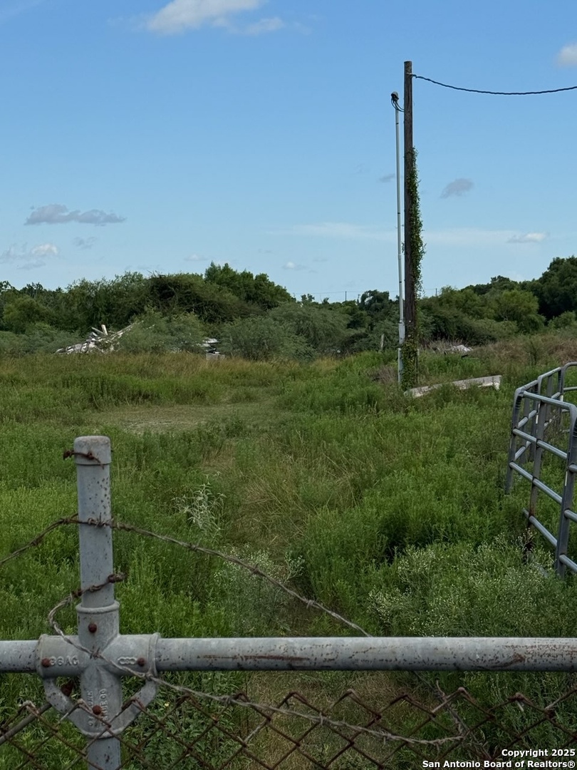 57 Key Road Victoria, TX 77905 - Photo 4 of 5 a view of a city