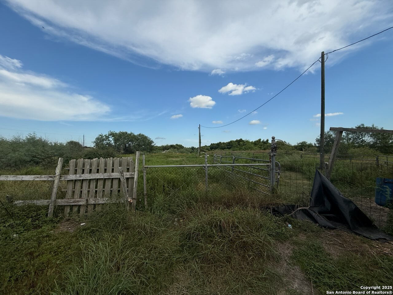 57 Key Road Victoria, TX 77905 - Photo 5 of 5 a view of a back yard