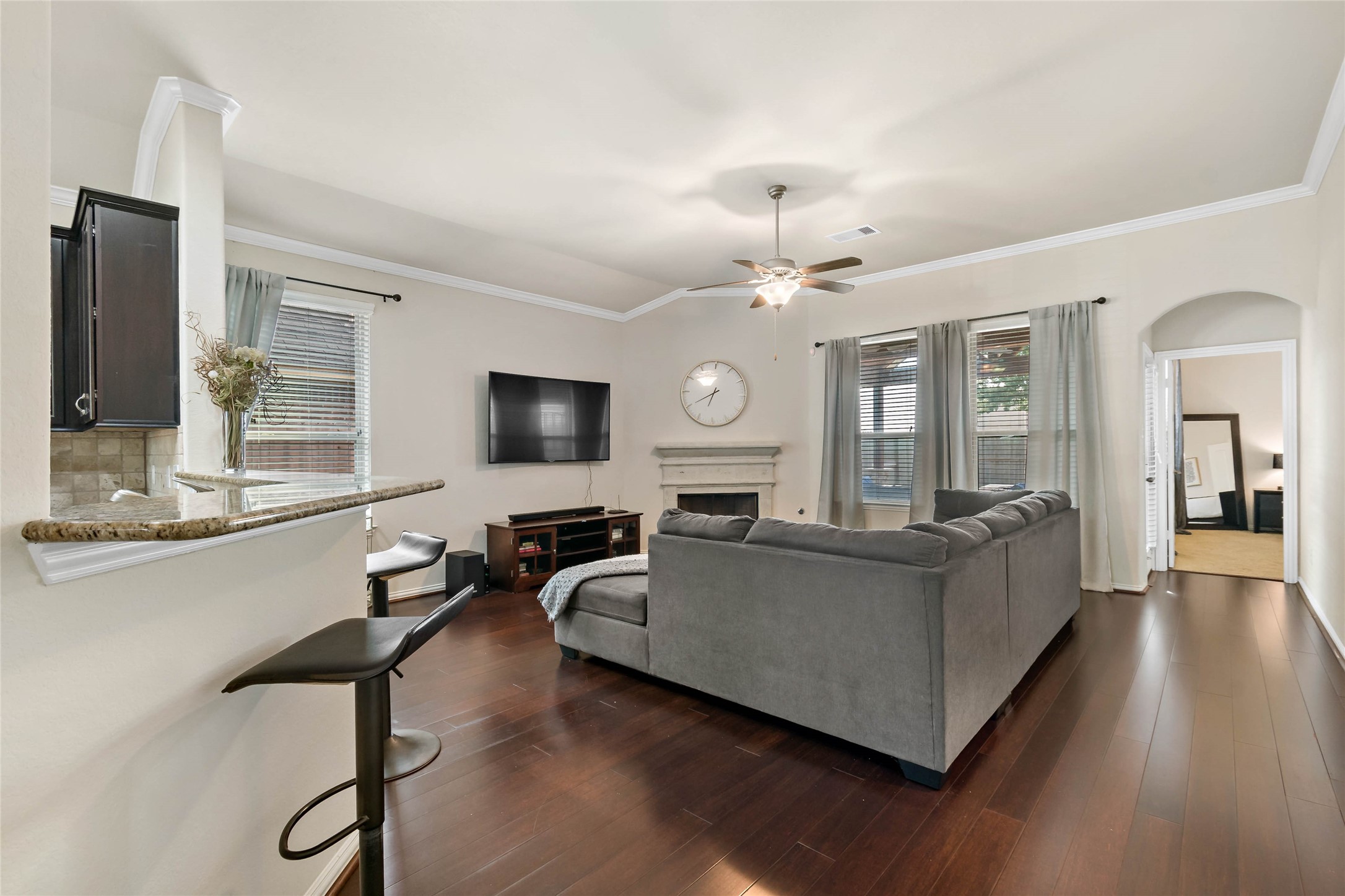 5206 Pale Sage Lane Rosharon, TX 77583 - Photo 16 of 50 Livingroom