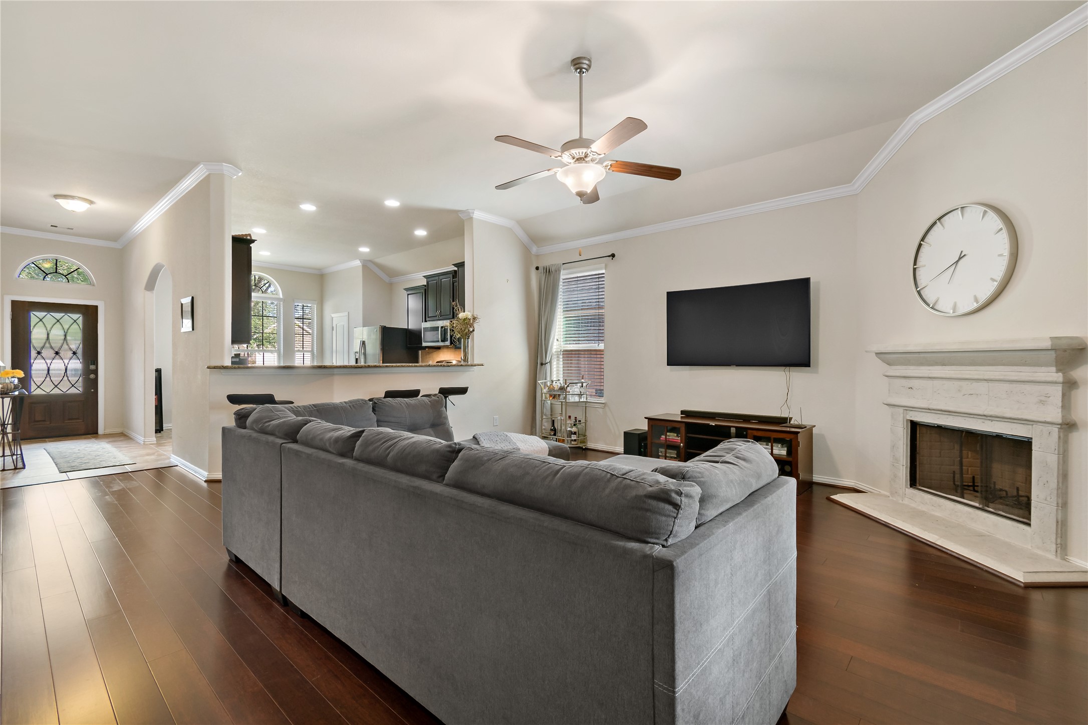 5206 Pale Sage Lane Rosharon, TX 77583 - Photo 19 of 50 Livingroom