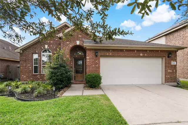 $315,000 | 5206 Pale Sage Lane, Rosharon, TX 77583
