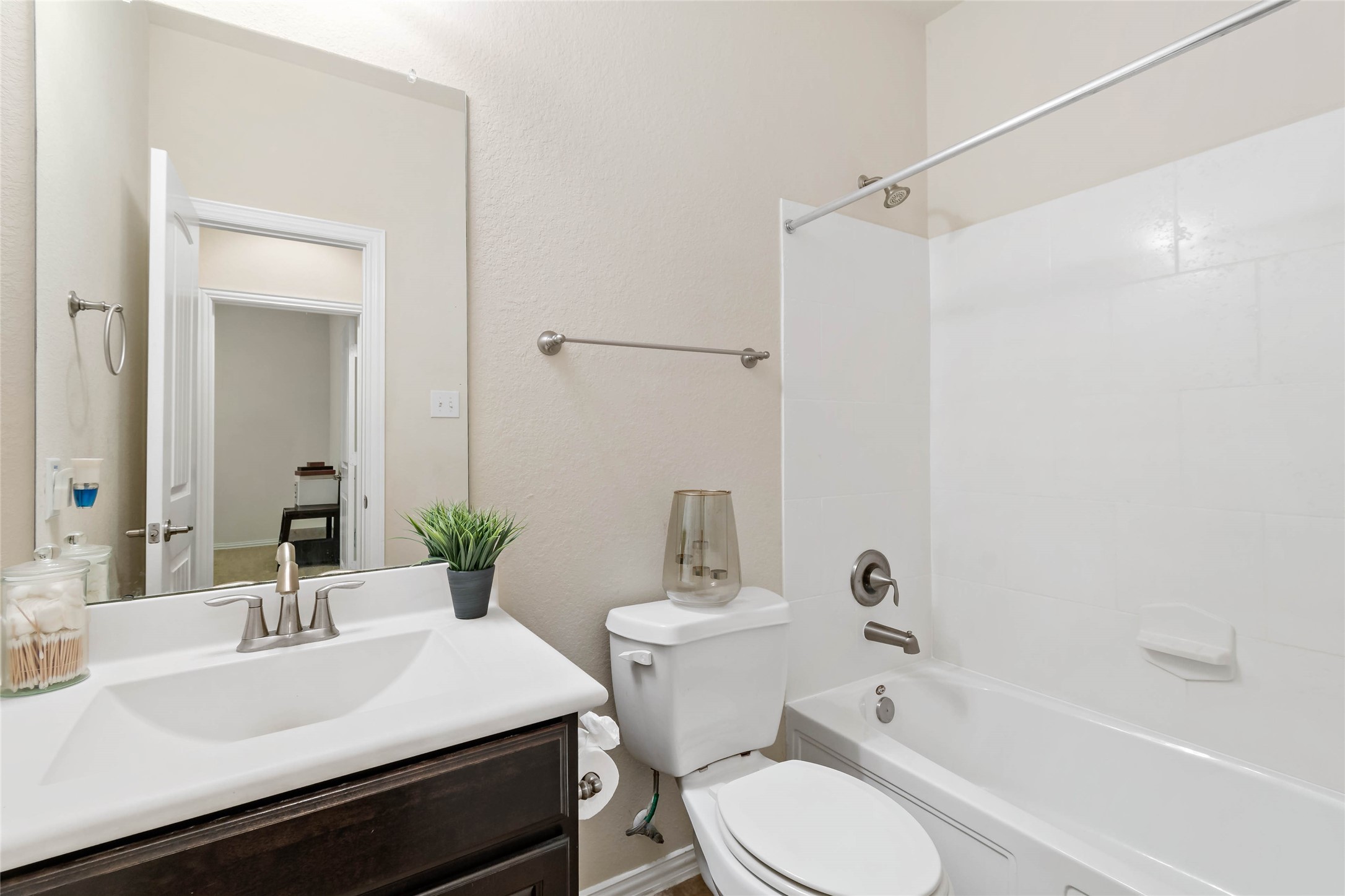 5206 Pale Sage Lane Rosharon, TX 77583 - Photo 21 of 50 Guest Bath