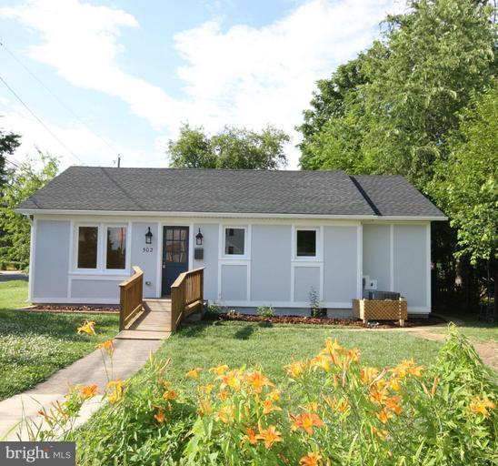 502 Blue Ridge Avenue Northeast Leesburg, VA 20176 - Photo 1 of 26 Exterior Front