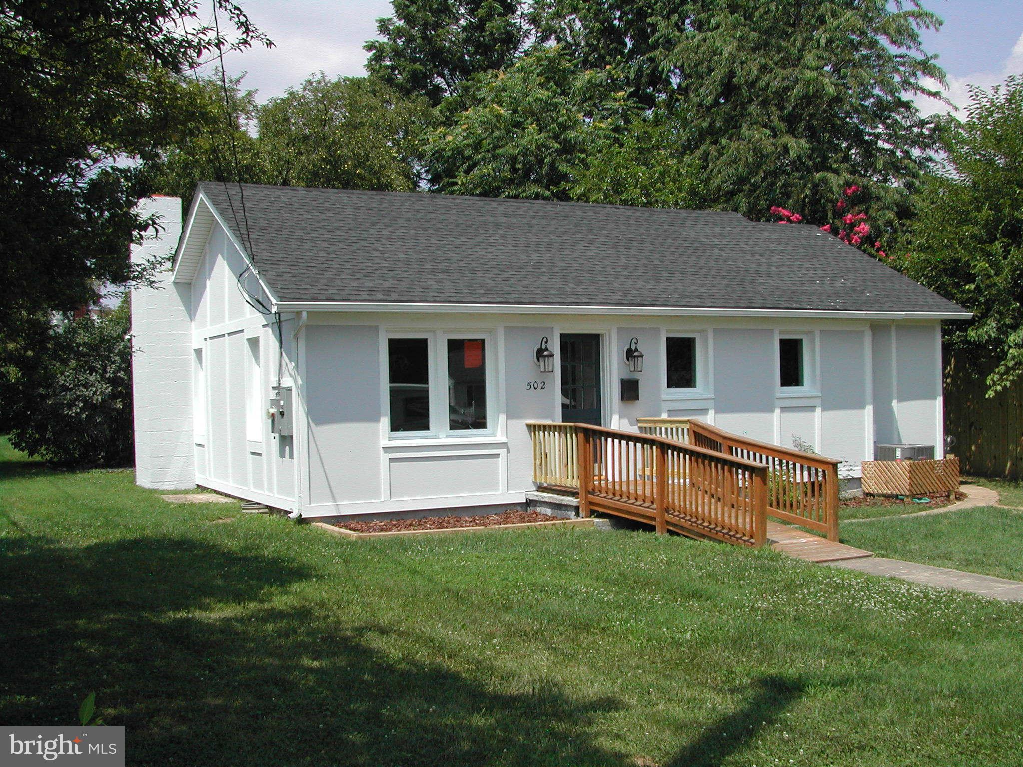 502 Blue Ridge Avenue Northeast Leesburg, VA 20176 - Photo 2 of 26 Exterior (Front)