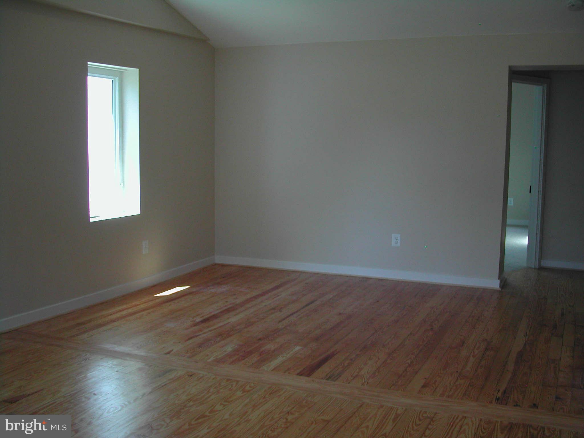 502 Blue Ridge Avenue Northeast Leesburg, VA 20176 - Photo 13 of 26 Living Room