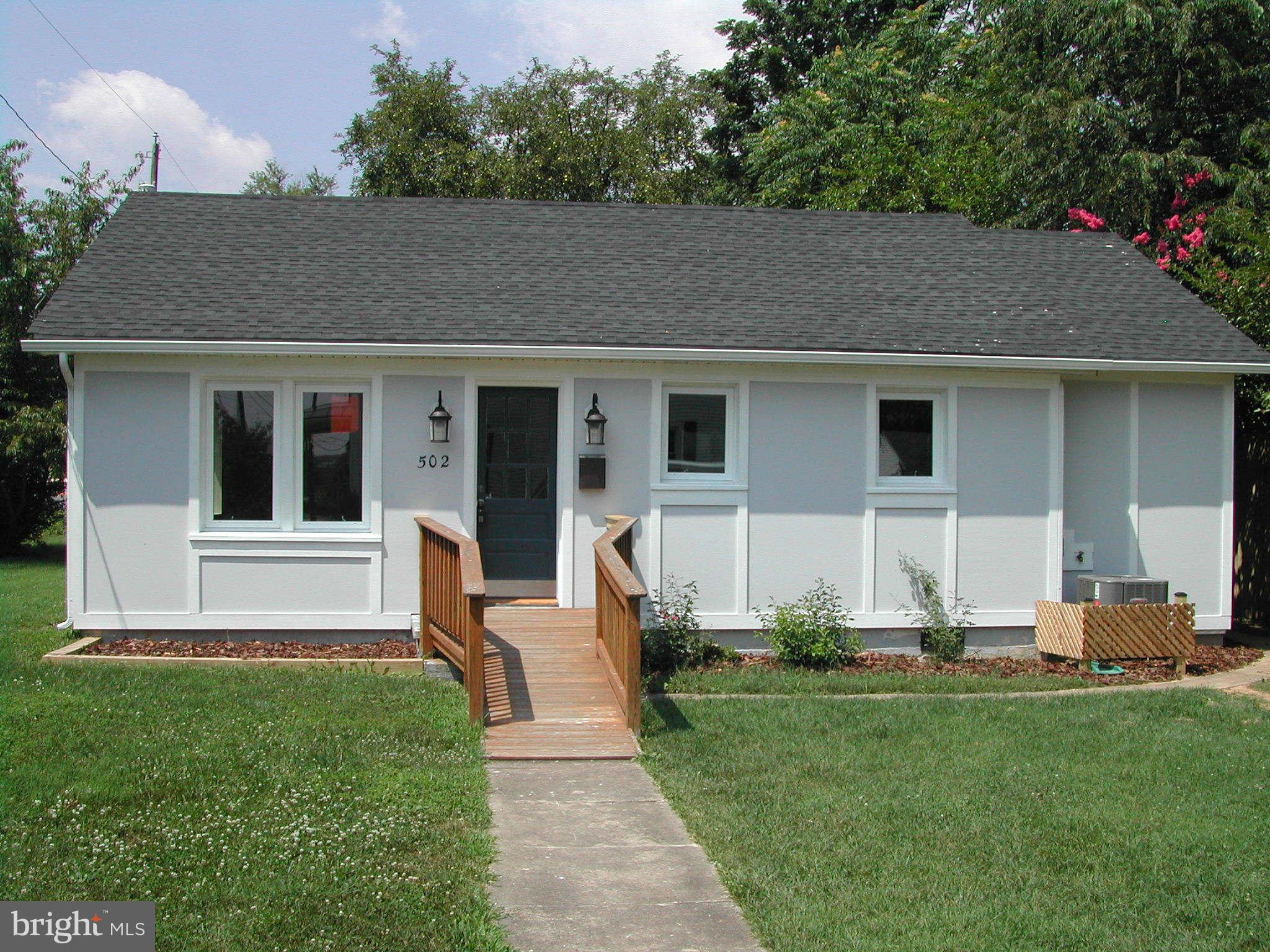 502 Blue Ridge Avenue Northeast Leesburg, VA 20176 - Photo 3 of 26 Exterior (Front)