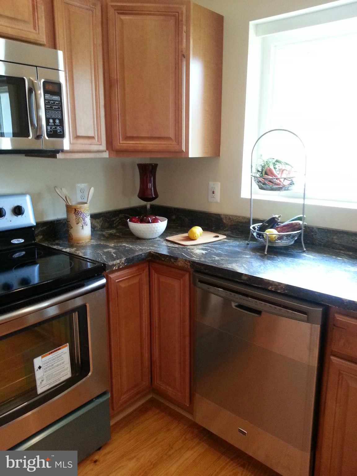 502 Blue Ridge Avenue Northeast Leesburg, VA 20176 - Photo 4 of 26 Kitchen