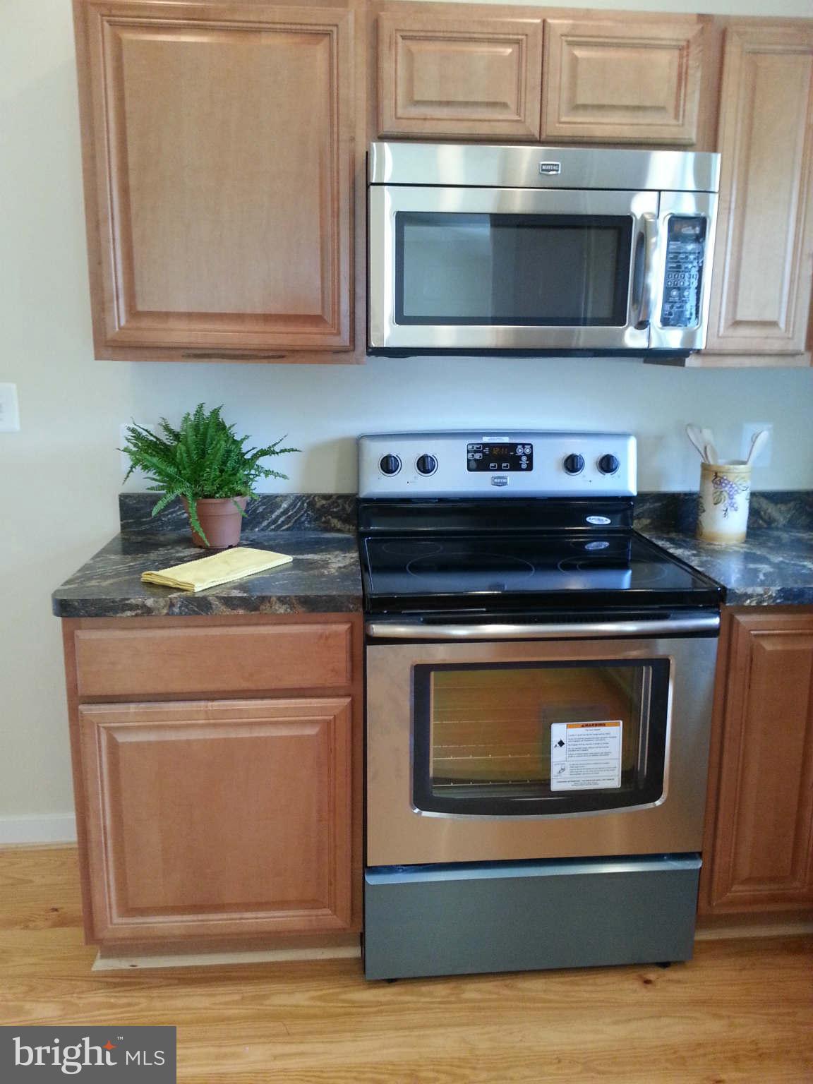 502 Blue Ridge Avenue Northeast Leesburg, VA 20176 - Photo 7 of 26 Kitchen