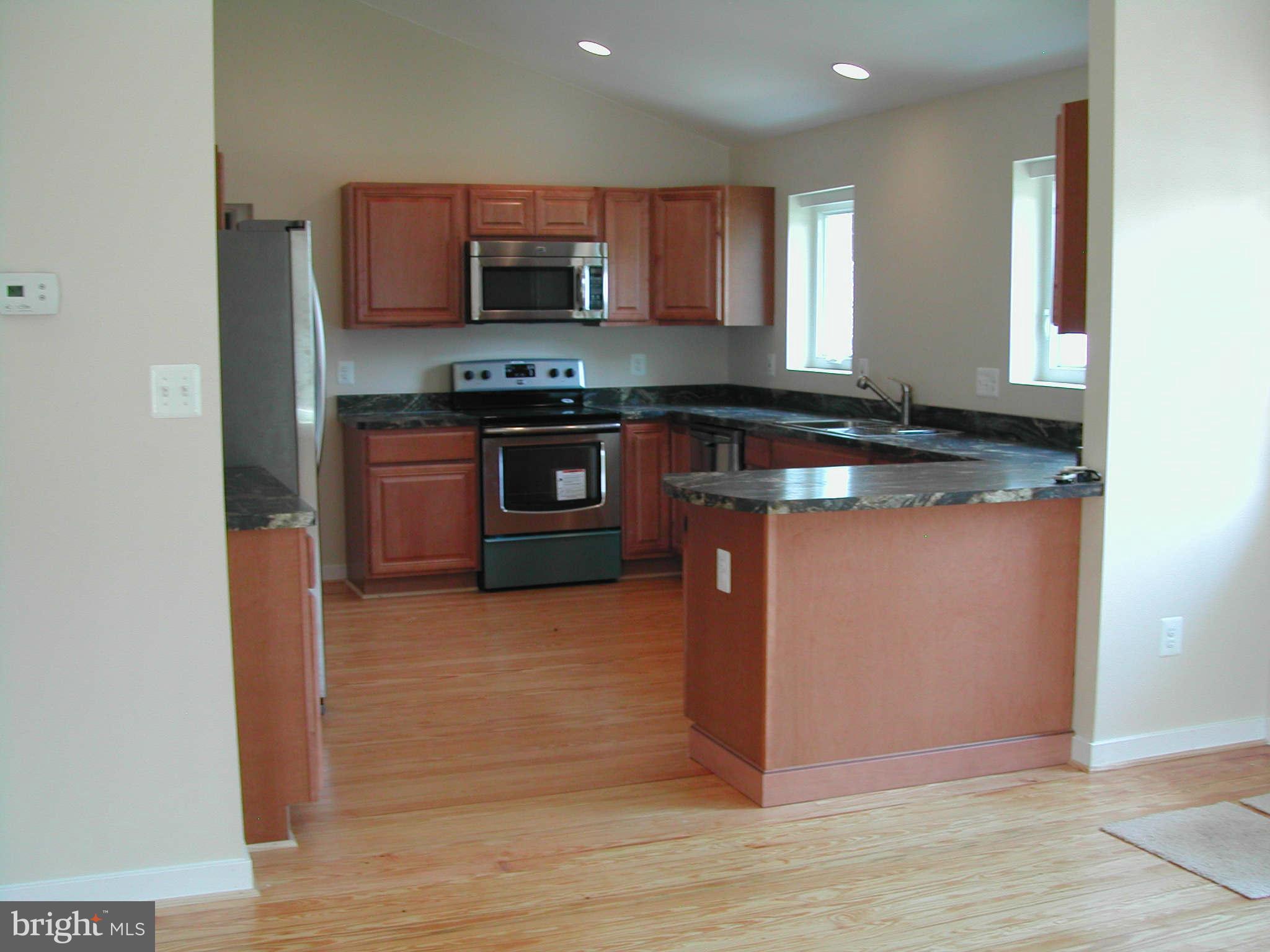 502 Blue Ridge Avenue Northeast Leesburg, VA 20176 - Photo 8 of 26 Kitchen