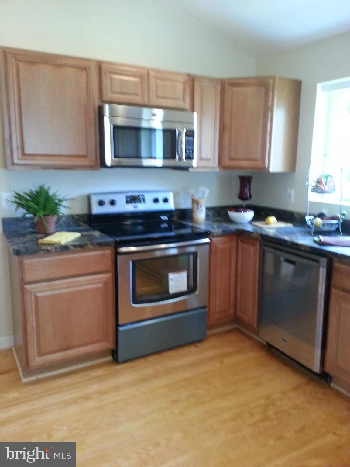 502 Blue Ridge Avenue Northeast Leesburg, VA 20176 - Photo 9 of 26 Kitchen