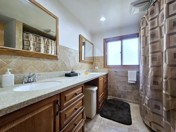 $440,000 | 357 North Pioneer Drive, Addison, IL 60101
