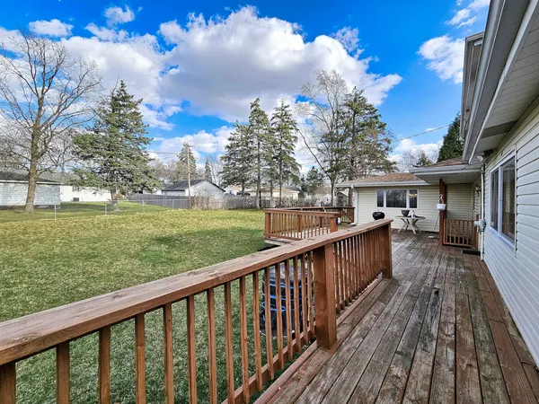 $440,000 | 357 North Pioneer Drive, Addison, IL 60101