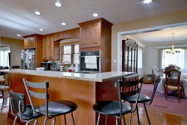 $440,000 | 357 North Pioneer Drive, Addison, IL 60101