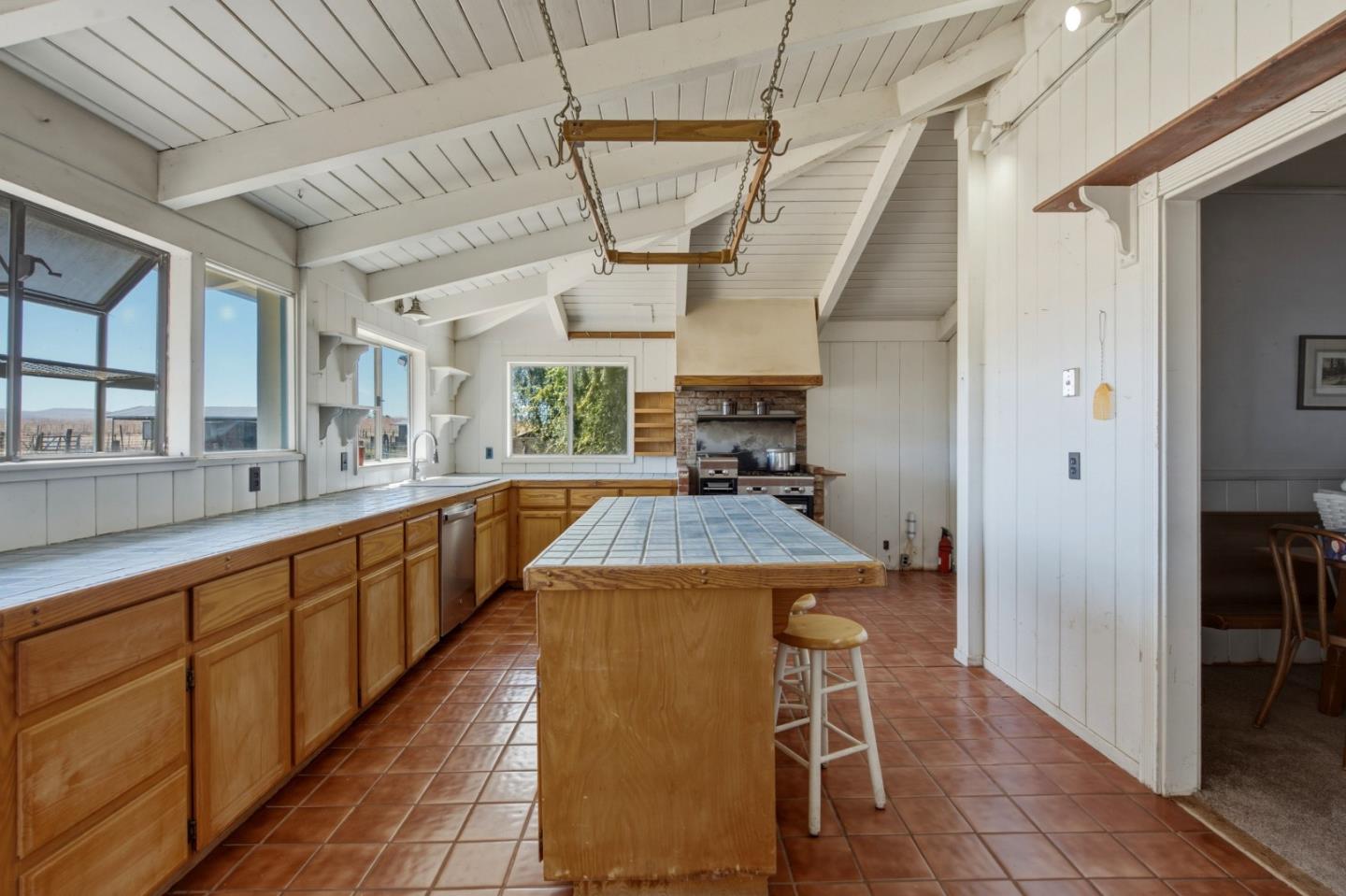 433 Mansfield Road Hollister, CA 95023 - Photo 7 of 49