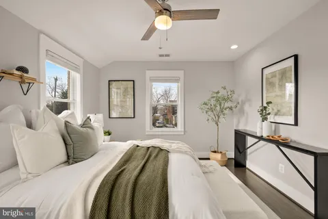 $699,900 | 2712 Fort Drive, Alexandria, VA 22303