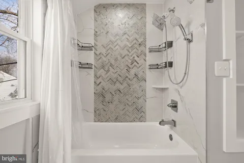 $699,900 | 2712 Fort Drive, Alexandria, VA 22303