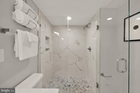 $699,900 | 2712 Fort Drive, Alexandria, VA 22303