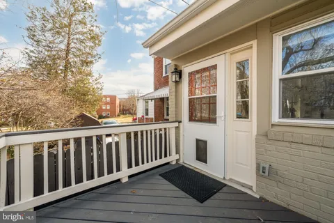 $699,900 | 2712 Fort Drive, Alexandria, VA 22303