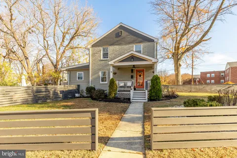 $699,900 | 2712 Fort Drive, Alexandria, VA 22303