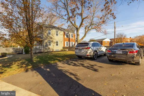 $699,900 | 2712 Fort Drive, Alexandria, VA 22303