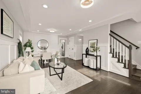 $699,900 | 2712 Fort Drive, Alexandria, VA 22303