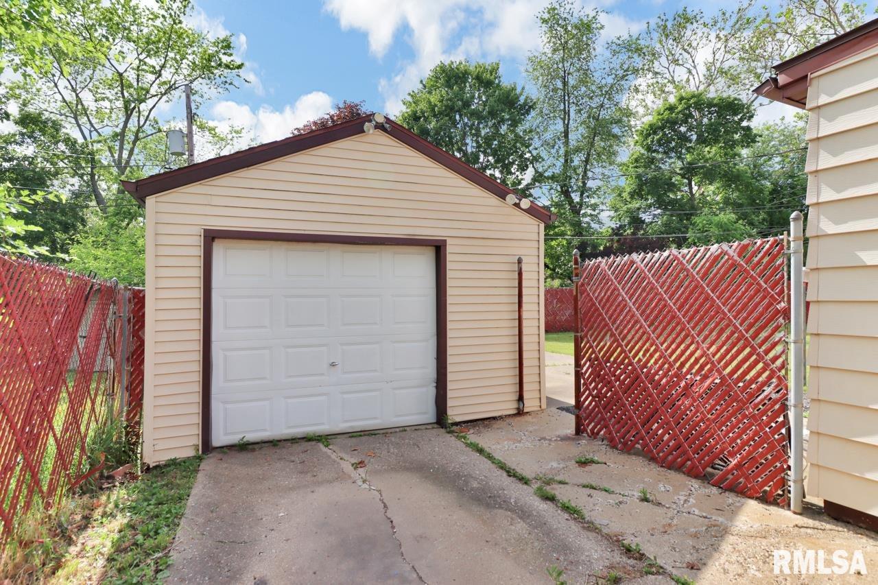 2724 West Overhill Road Peoria, IL 61615 - Photo 14 of 36 Gallery Image 14