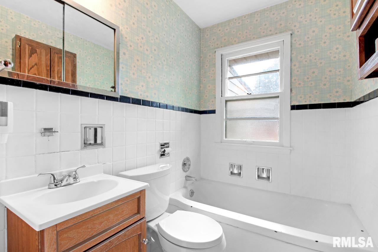 2724 West Overhill Road Peoria, IL 61615 - Photo 15 of 36 Gallery Image 15