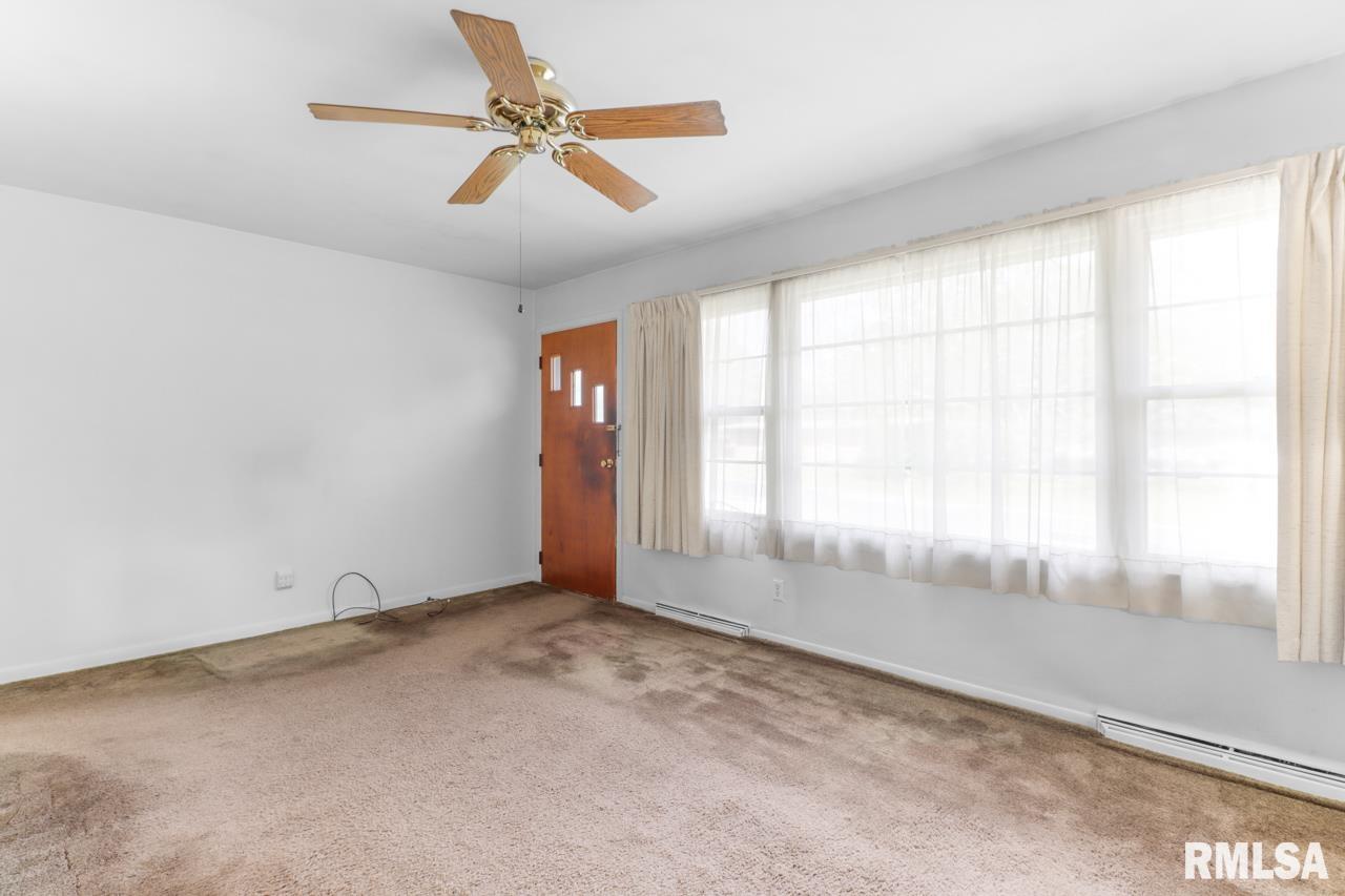 2724 West Overhill Road Peoria, IL 61615 - Photo 4 of 36 Gallery Image 4