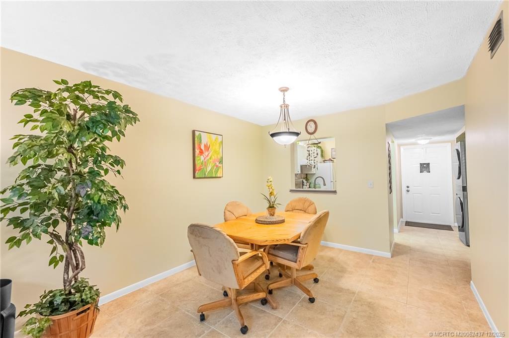 3171 Southeast Aster Lane, Unit 1103 Stuart, FL 34994 - Photo 5 of 26 a view of a livingroom with furniture and a potted plant