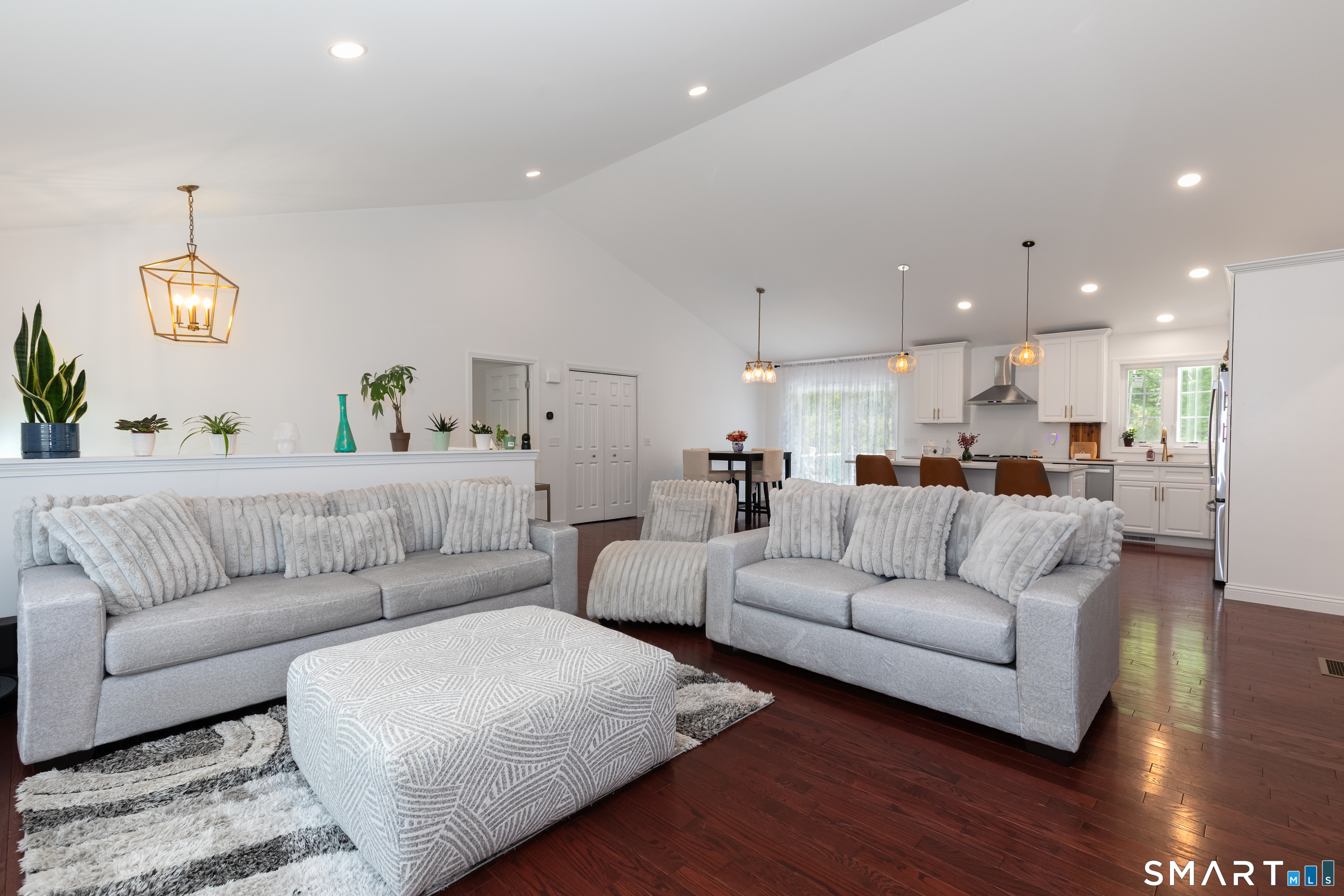 76 Beach Road Wolcott, CT 06716 - Photo 8 of 28