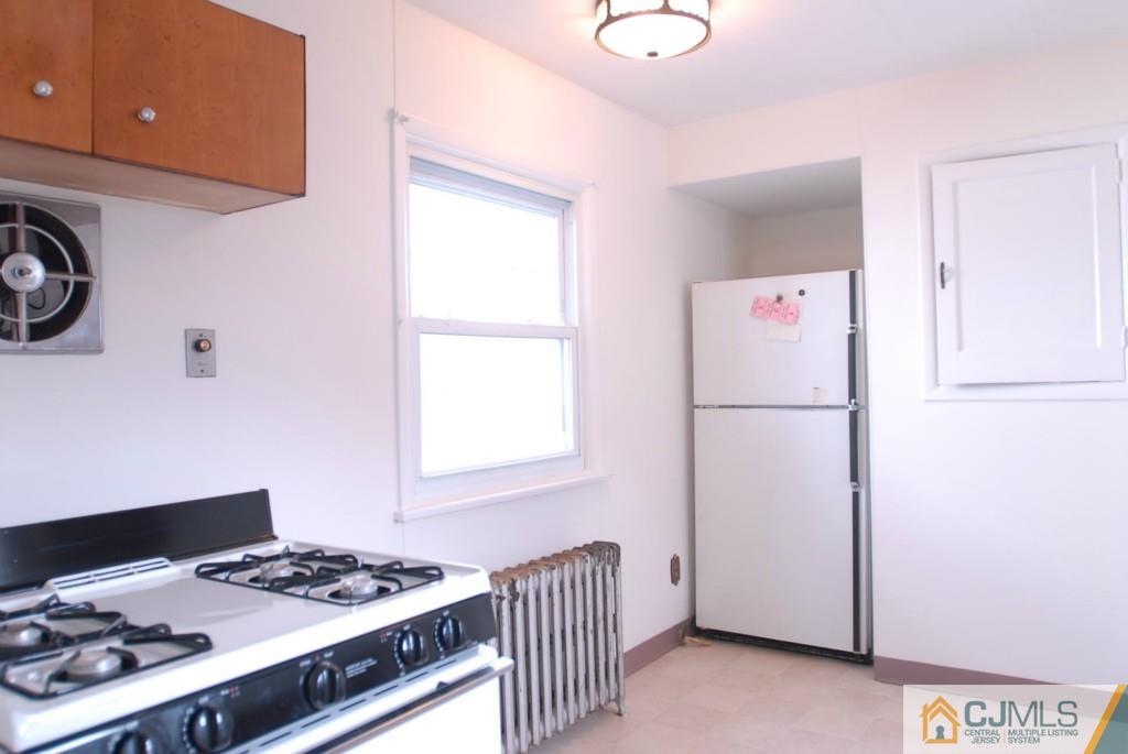 214 Walnut Street Middlesex, NJ 08846 - Photo 3 of 15 Gallery Image 3