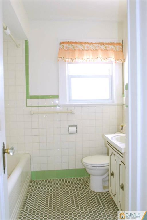 214 Walnut Street Middlesex, NJ 08846 - Photo 8 of 15 Gallery Image 8