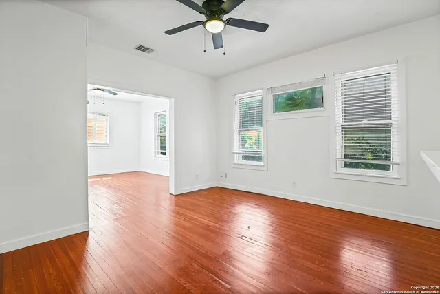 $1,900 | 915 West Gramercy Place, San Antonio, TX 78201