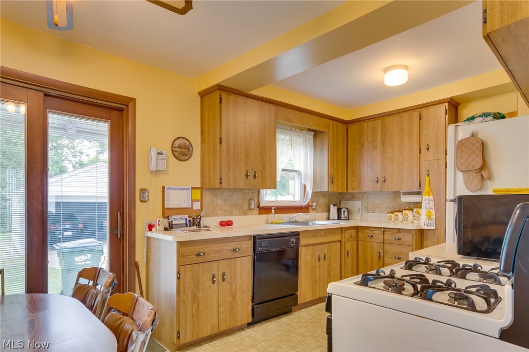 362 Clarmont Road Willowick, OH 44095 - Photo 8 of 24