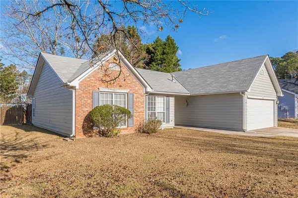 a view of a house with a yard