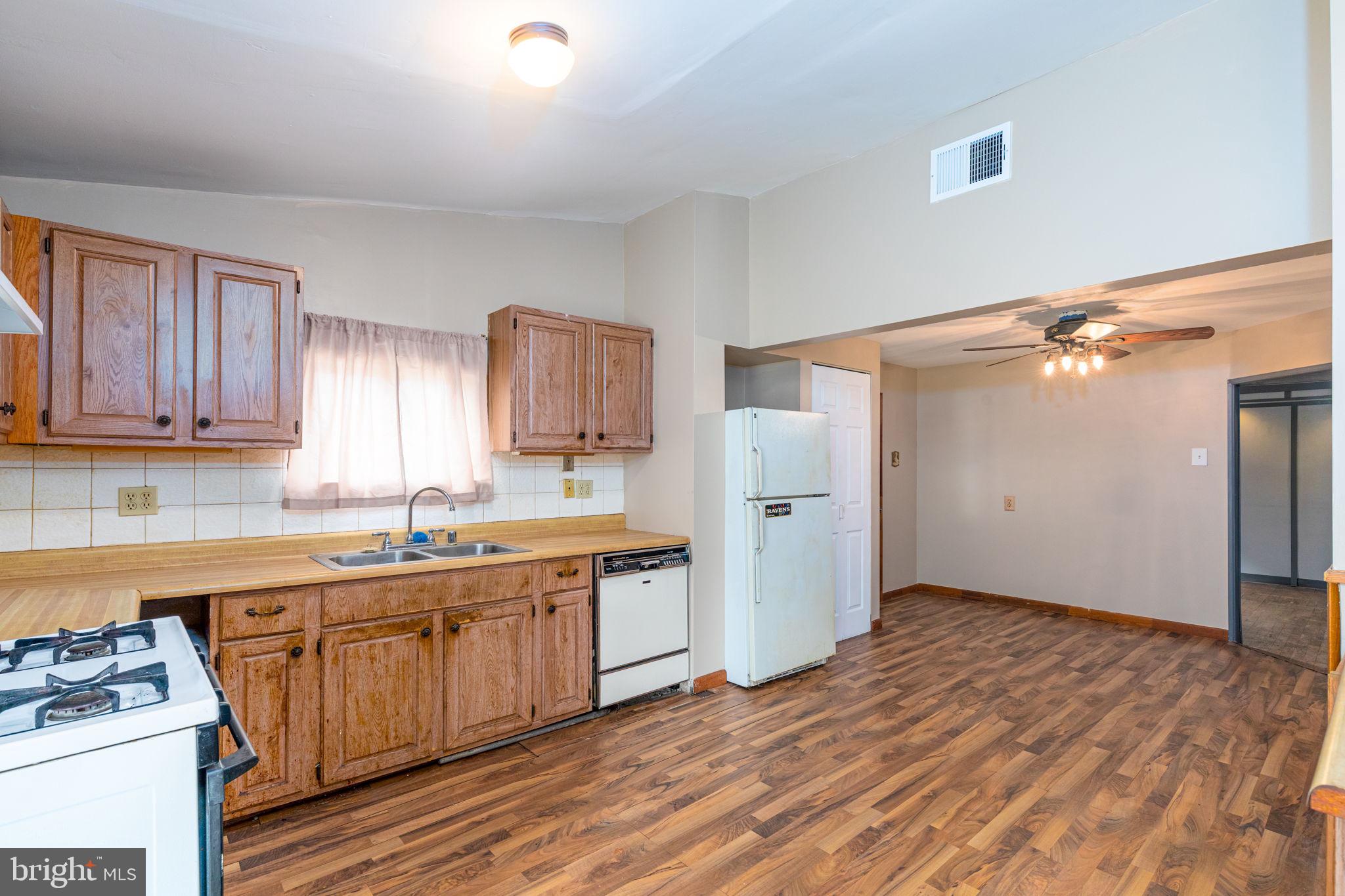 3601 Sollers Point Road Baltimore, MD 21222 - Photo 4 of 20
