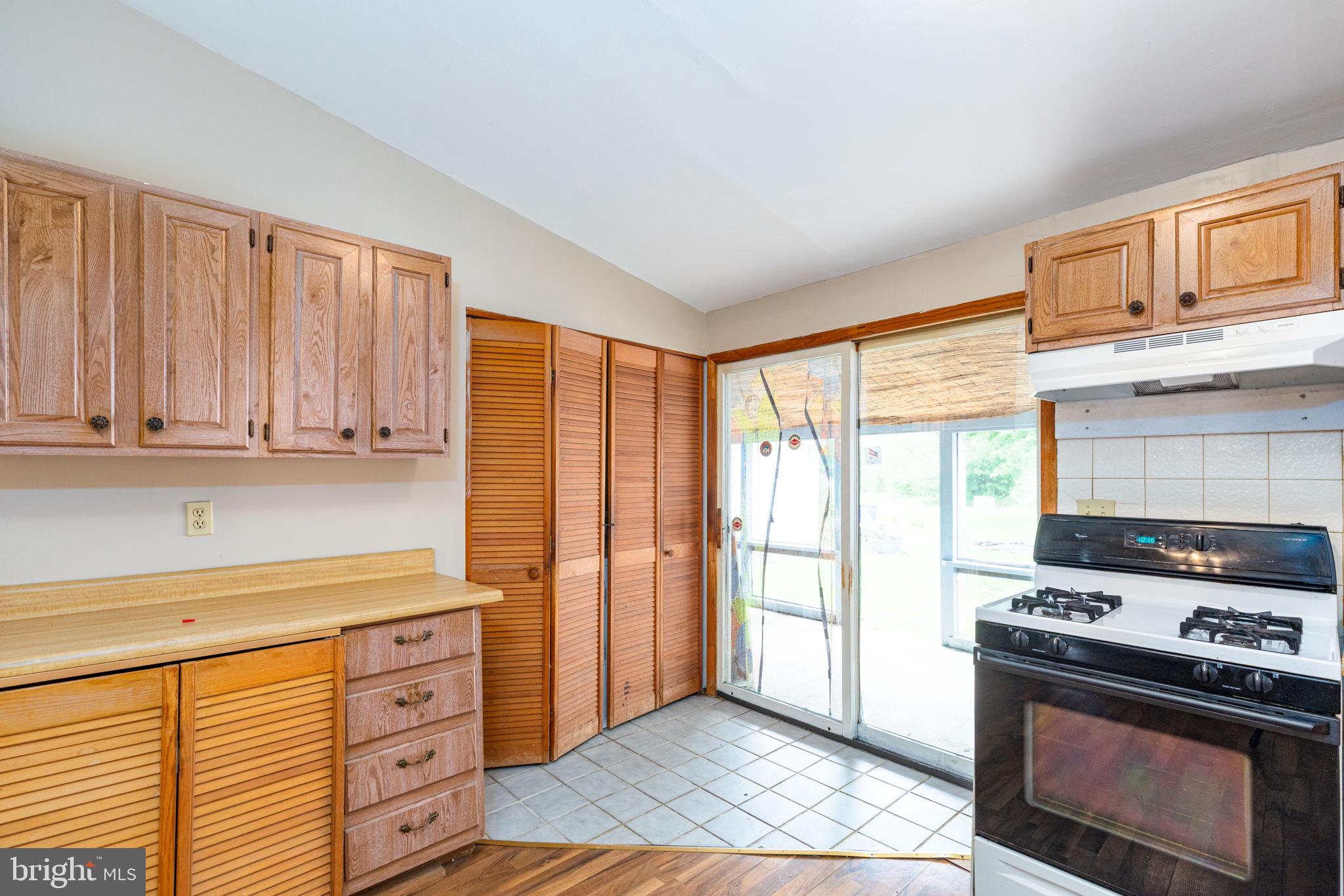 3601 Sollers Point Road Baltimore, MD 21222 - Photo 5 of 20
