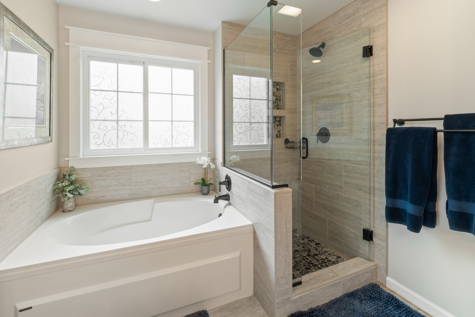 1985 Rochelle Court Wheeling, IL 60090 - Photo 12 of 38 a bathroom with a bathtub and a shower