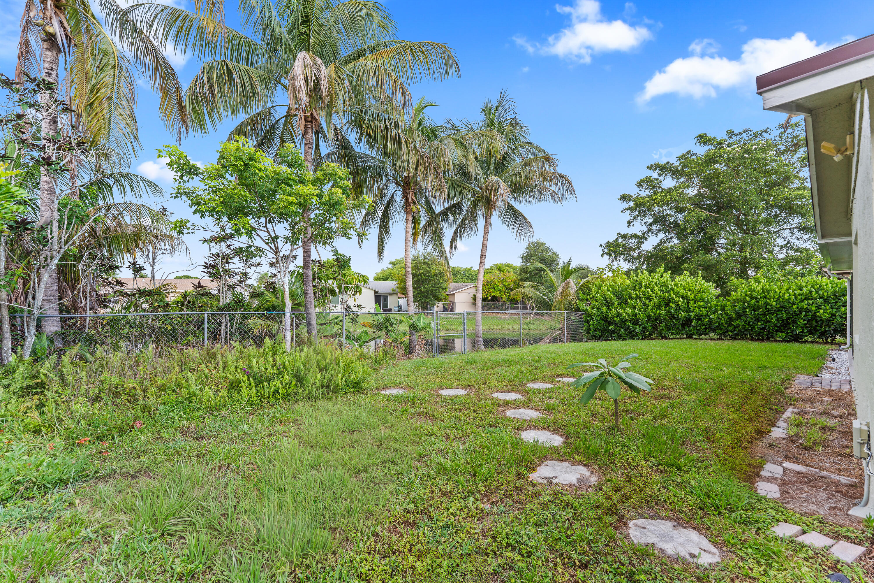 18443 Ruffian Way Boca Raton, FL 33496 - Photo 27 of 35 Yard