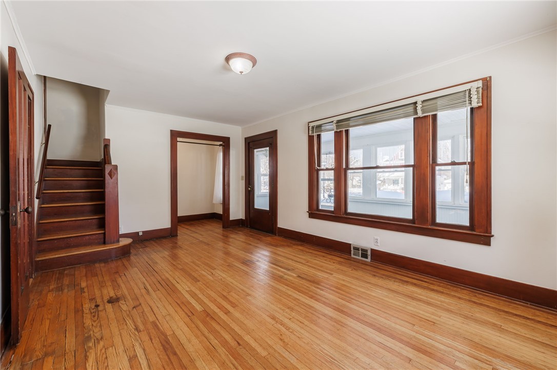 43 Britton Road Rochester, NY 14612 - Photo 4 of 23 Huge living room