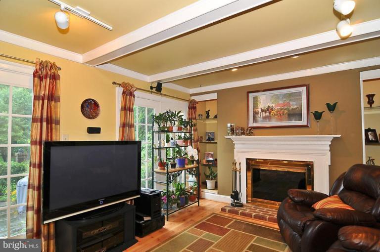 11805 Bishops Content Road Bowie, MD 20721 - Photo 4 of 13 Family Room