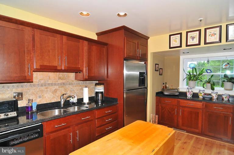 11805 Bishops Content Road Bowie, MD 20721 - Photo 6 of 13 Kitchen