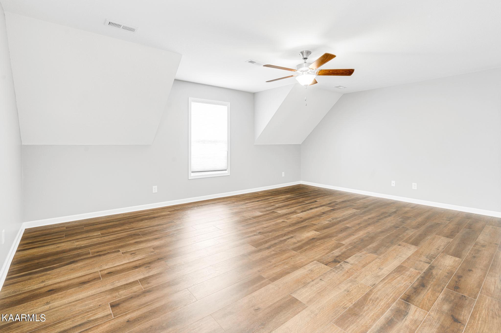 7356 Ladd Road Powell, TN 37849 - Photo 18 of 28 Owner's Suite